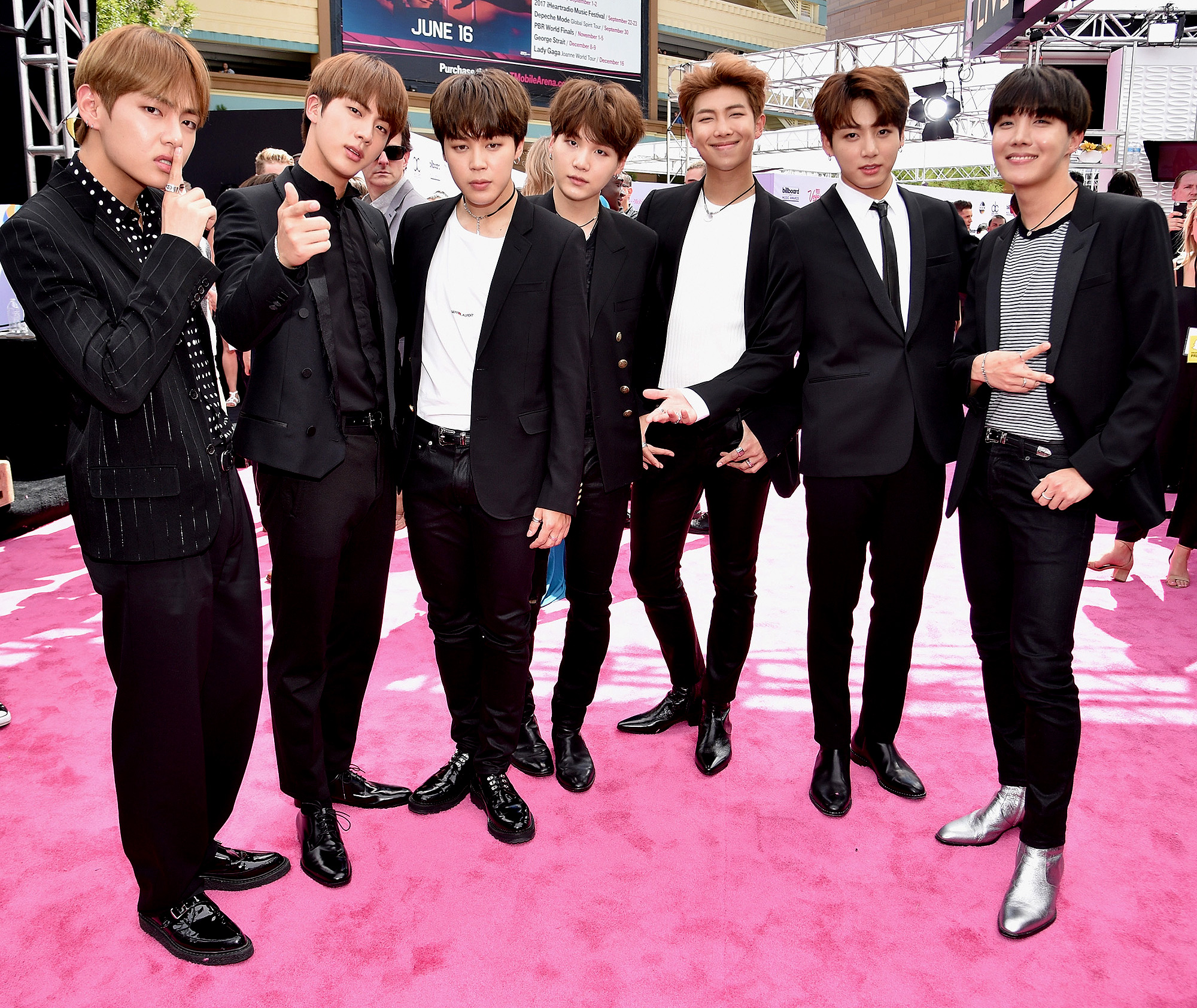 Fanfiction Fridays: BTS Threadfics Edition